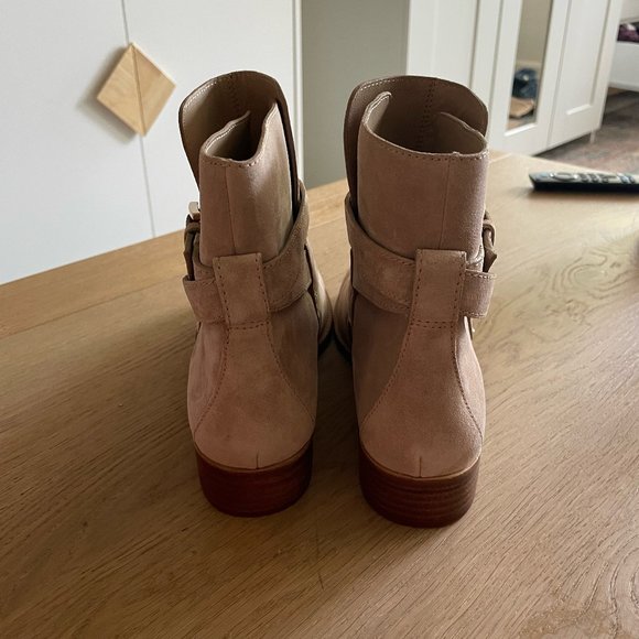 NEW Tory Burch Ankle Bootie Tan Suede 9 - Picture 5 of 7